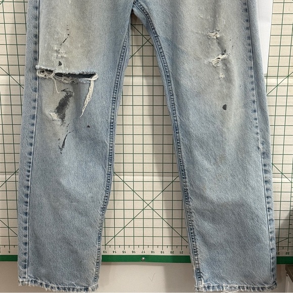Carhartt Traditional Fit Distressed Light Wash Jeans 36x32 - Picture 3 of 15